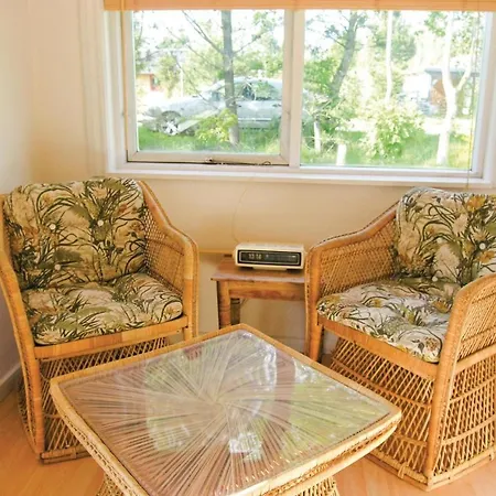 Pet Friendly In With Kitchen Hals